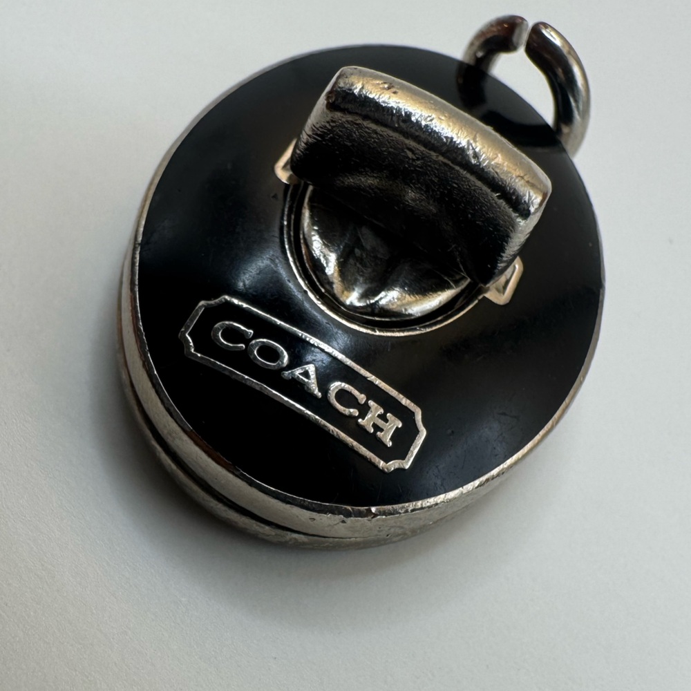 Coach trinkets FLAWED enamel ring and key holder - Picture 8 of 8